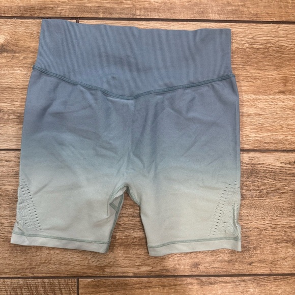 PINK Victoria's Secret Sport Pink Ombre Shorts Size Medium Pink Active SEAMLESS - Picture 8 of 13